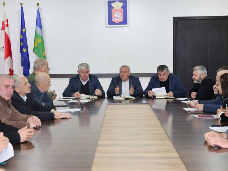 ცაგერის მუნიციპალიტეტის მერმა ჭაბუკი ჭაბუკიანმა ადმინისტრაციულ ერთეულებში მერის წარმომადგენლებთან შეხვედრა გამართა